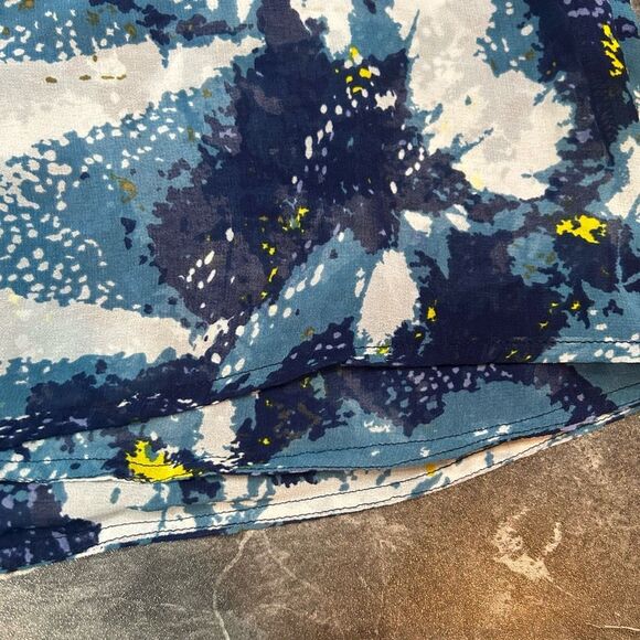 Twenty One Women’s Medium Blue Sheer Tank Top - Picture 7 of 8